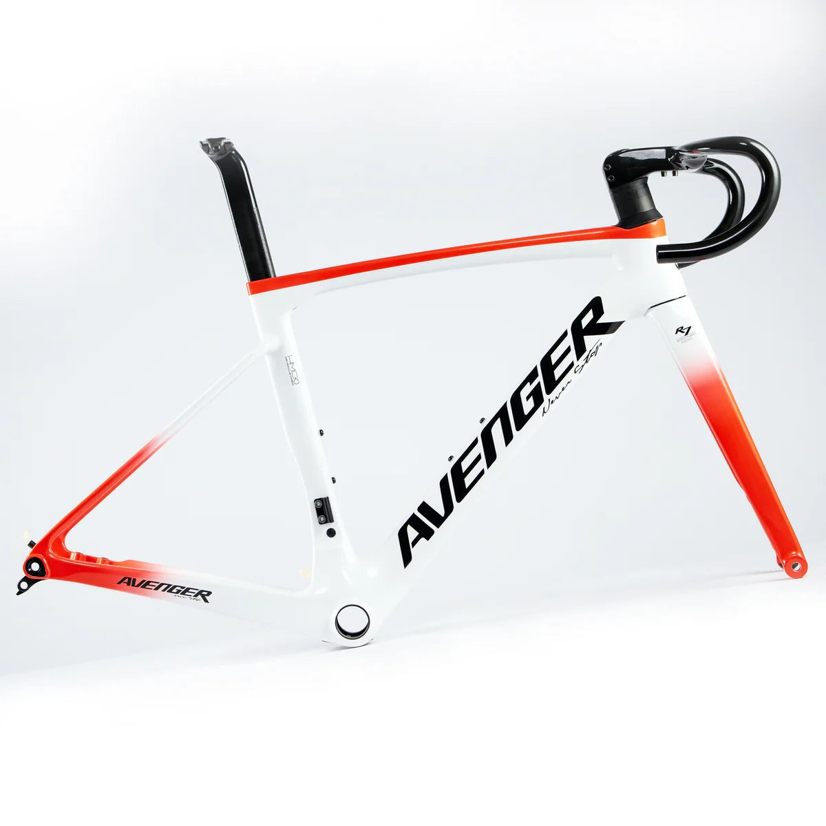 Cuadro Avenger R7 blanc, vue latérale