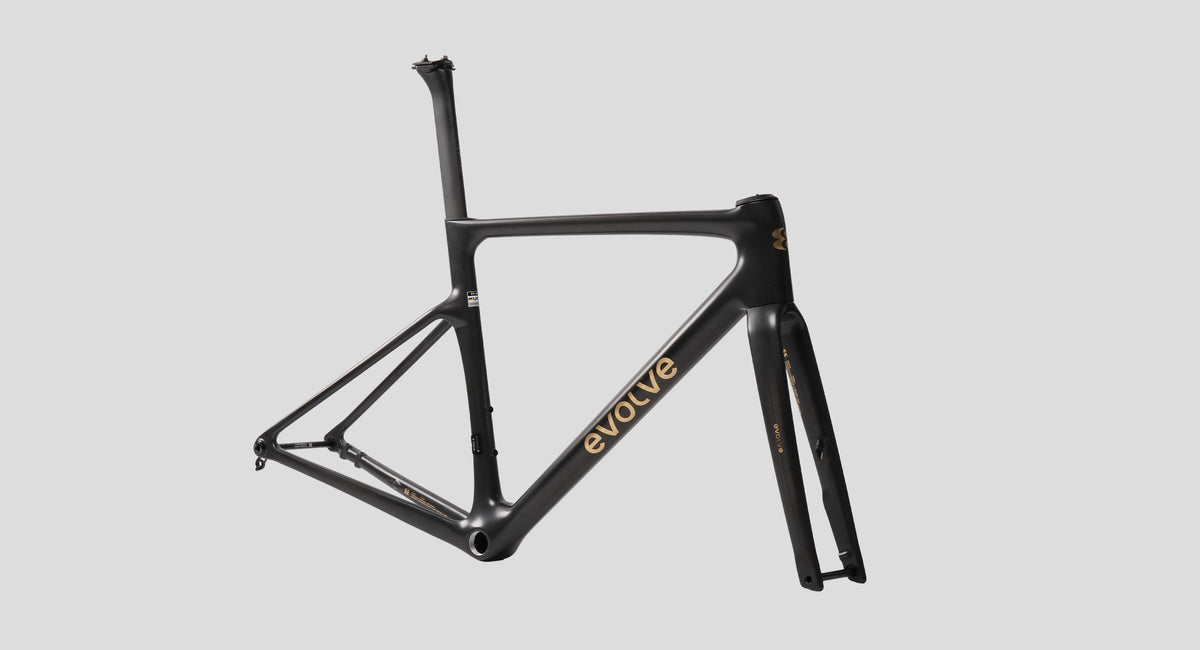 Rahmen Evolve CIMA Artist Matte Black, Dreiviertelansicht