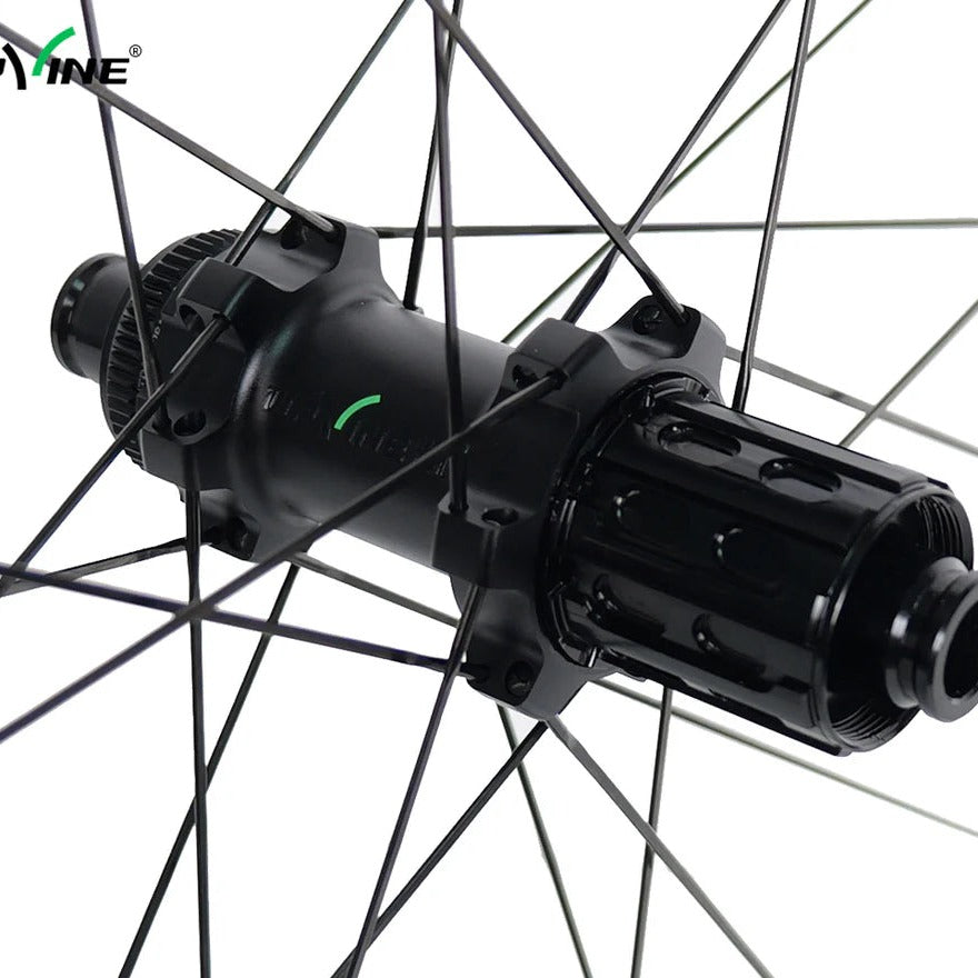 Ruedas Upvine Gravel Disc, three-quarter view
