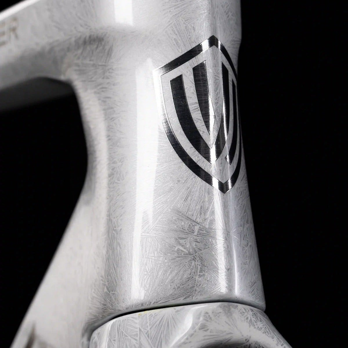Bicicleta Winspace M6 105 Mecánico Frost White, detalle del tubo de dirección