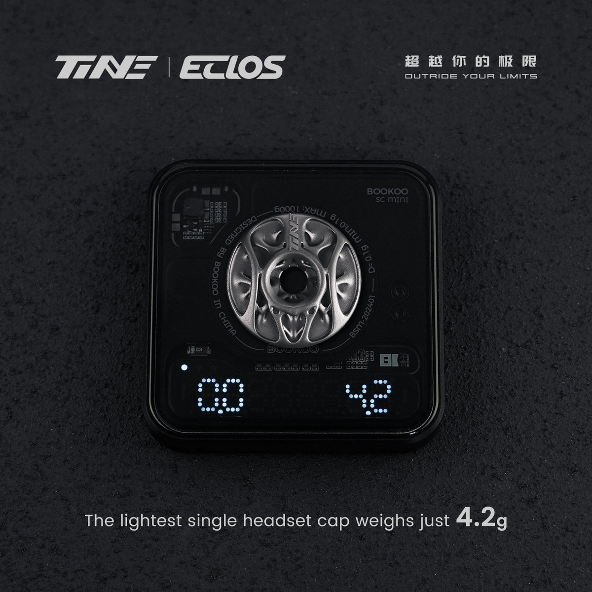 TiNE Eclos Top Cap de Titanio versión Universal sobre una báscula que marca 4,2 g