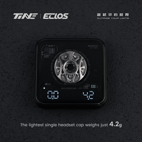 TiNE Eclos Top Cap de Titanio versión Universal sobre una báscula que marca 4,2 g