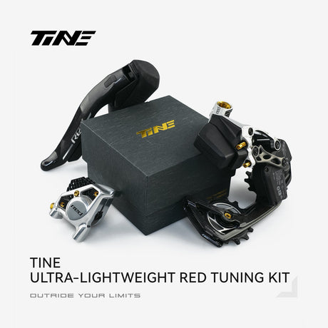 TiNE Kit de Tornillería de Titanio SRAM Red en acabado Aureate Glow (dorado) junto a componentes SRAM Red