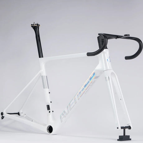 Bicicleta Avenger Shuttle 2026 Pure White, Dreiviertelansicht