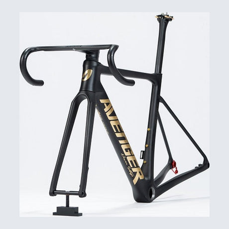Bicicleta Avenger Shuttle SL Black Golden, Dreiviertelansicht