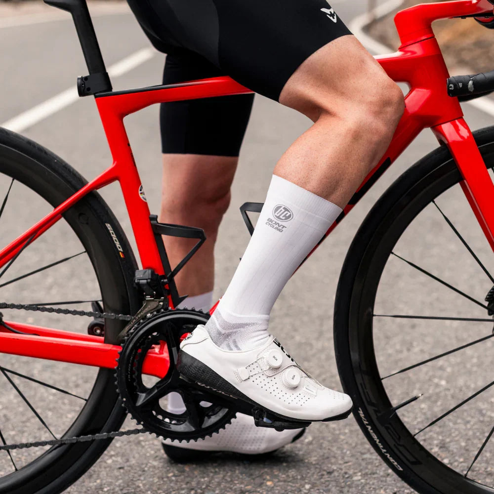 Bont Aero Sokz — Calcetines Aerodinámicos white, in use