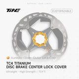 TiNE Tapa Center Lock Exterior de Titanio en acabado Aureate Glow (dorado) sobre un disco de freno