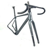 Cuadro Avenger Gravel FM188 The black knight, vue de trois quarts