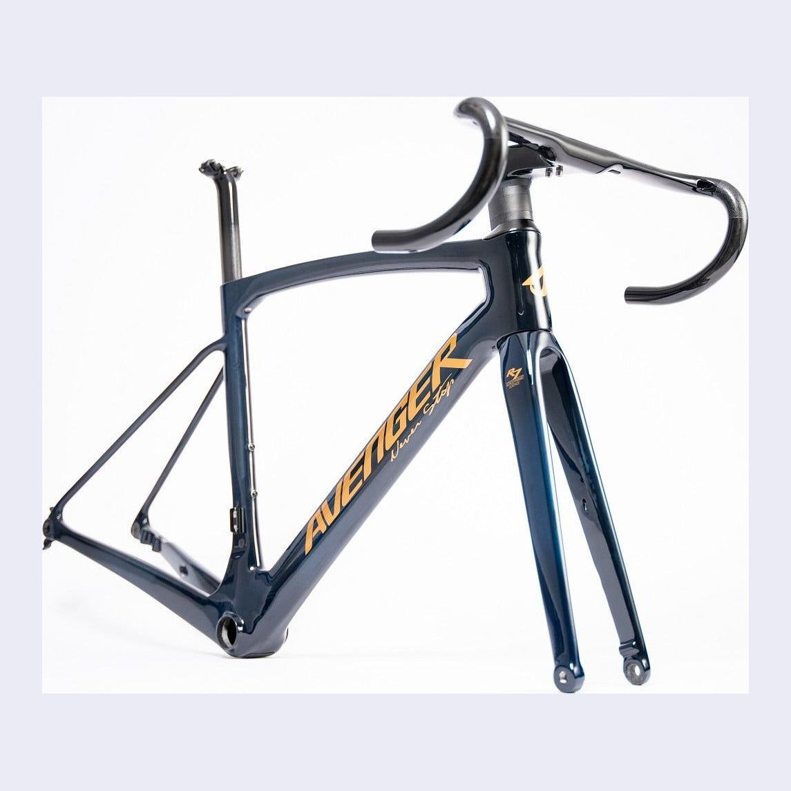 Cuadro Avenger R7 bleu, vue de trois quarts