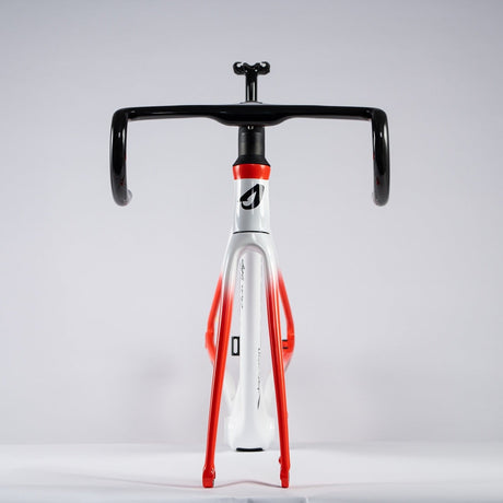 Cuadro Avenger R7 Weiß, Frontansicht