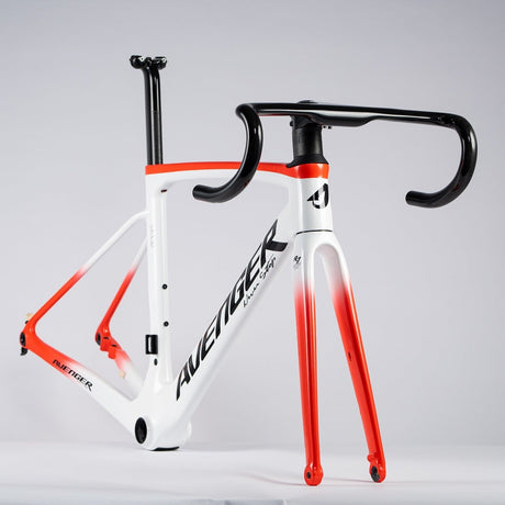 Cuadro Avenger R7 Weiß, Dreiviertelansicht
