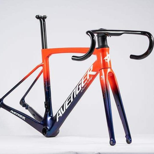 Cuadro Avenger R7 orange, vue de trois quarts