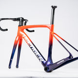 Cuadro Avenger R7 orange, vue de trois quarts