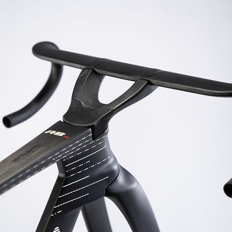 Cuadro Avenger R8RS Schwarz, Steuerrohr-Detail