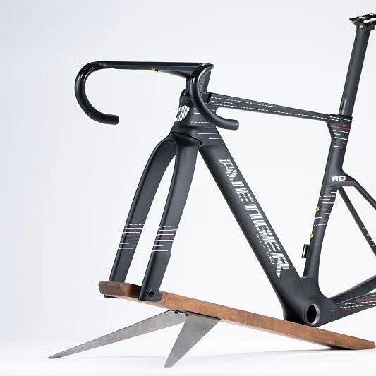 Cuadro Avenger R8RS noir, vue de trois quarts