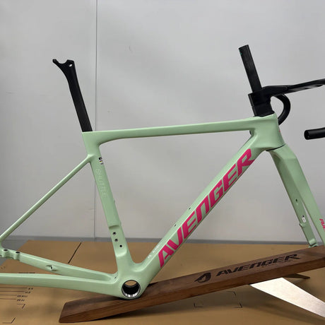 Cuadro Avenger Shuttle 2026 Avocado green, Seitenansicht