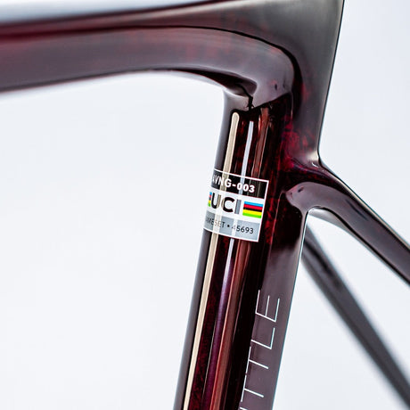 Cuadro Avenger Shuttle 2026 Clear red on carbon, Sitzrohr-Detail