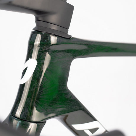 Cuadro Avenger Shuttle 2026 Ice green carbon, Steuerrohr-Detail