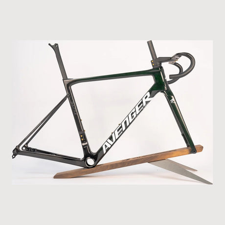 Cuadro Avenger Shuttle 2026 Ice green carbon, Seitenansicht