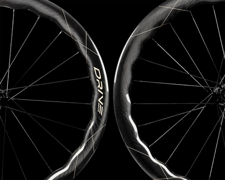 Ruedas EliteWheels Helix 57D SS Fusión de oro, detalle del perfil ondulado y los vinilos