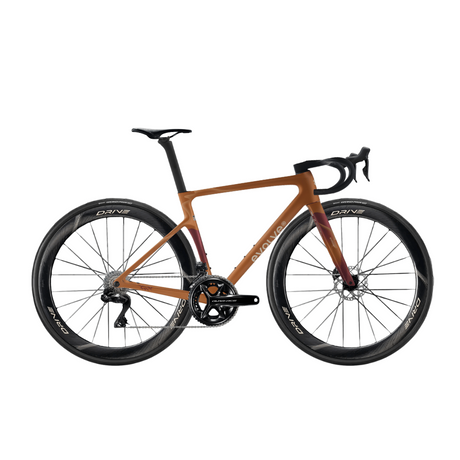 Rennrad Evolve Artista Cima Dura-Ace Di2 Wilderness, Seitenansicht mit großem Logo