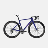Bicicleta Evolve Artista Cima Red AXS Speed - Adrift, vista lateral con logo grande