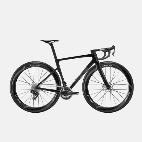 Rennrad Evolve Artista Cima Red AXS Speed - Nirvana, Seitenansicht mit großem Logo