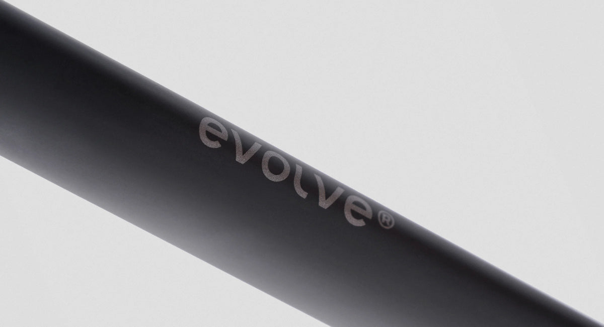 Evolve aero carbon seatpost, profile and logo detail