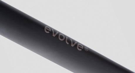 Reggisella aero in carbonio Evolve, dettaglio del profilo e del logo