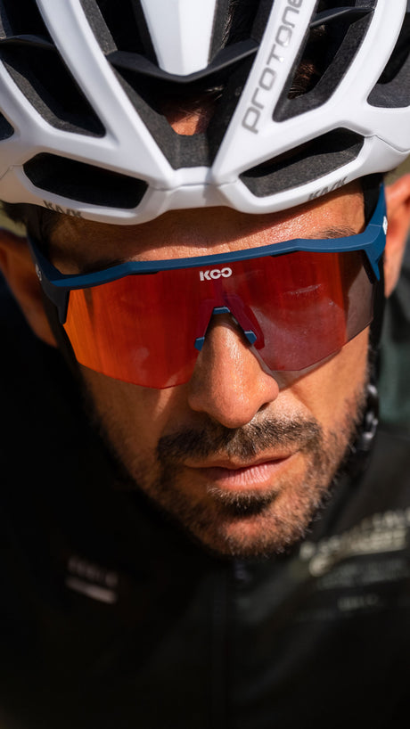 KOO Alibi — Dark Blue Matt / Photochromic Red Mirror — imagen 2