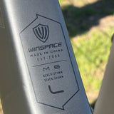Bicicleta Winspace M6 105 Mecánico Carbon black, detalle