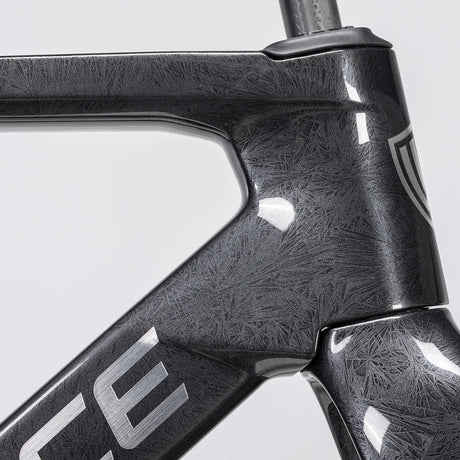 Bicicleta Winspace M6 105 Mecánico Frost Black, detalle del tubo de dirección