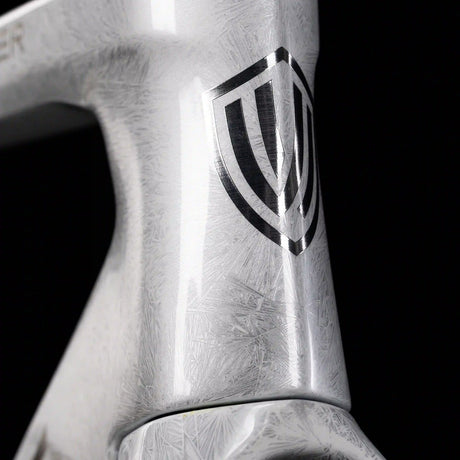 Bicicleta Winspace M6 105 Mecánico Frost White, detalle del tubo de dirección