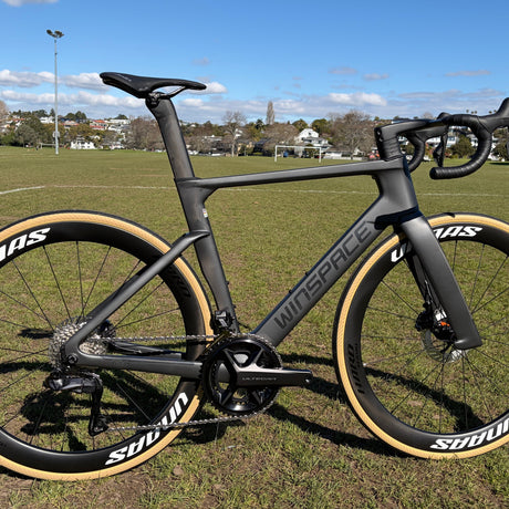 Vélo Winspace M6 Ultegra Di2 Carbon black, vue latérale