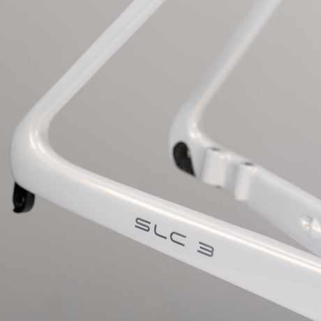 Cadre Winspace SLC3 Polar White, détail des bases