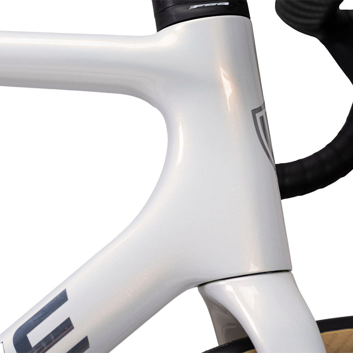 Winspace SLC3 Ultegra Di2 Polar White bike, side view