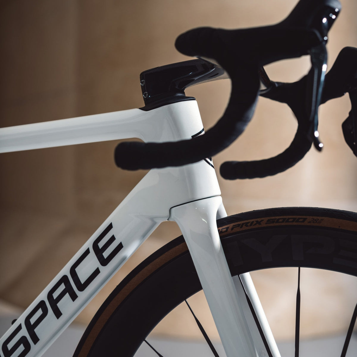 Winspace SLC5.0 Ultegra Di2 White bike, head tube detail