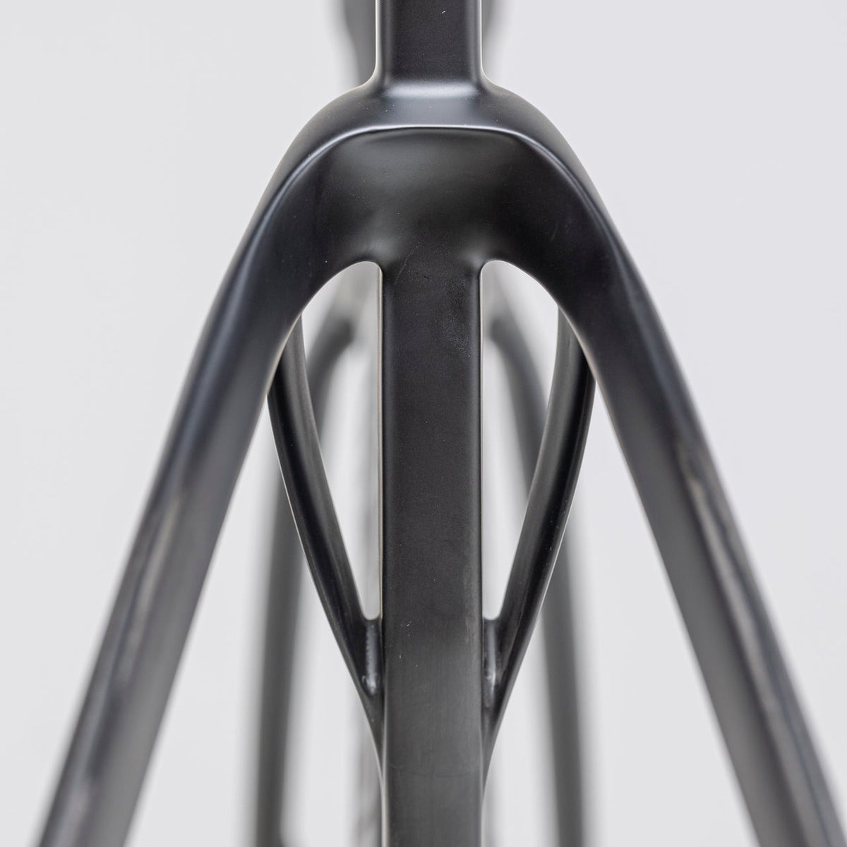 Winspace T1600 105 Di2 Carbon black bike, chainstay detail