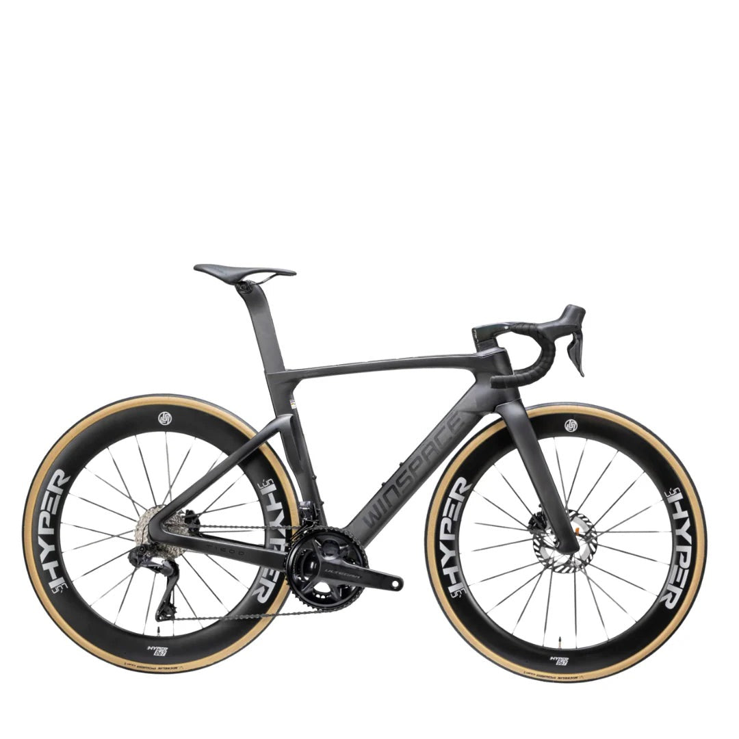 Winspace T1600 105 Di2 Carbon black bike, three-quarter view