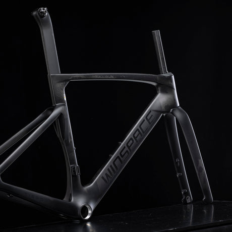 Cadre Winspace T1600 Carbon Black, vue de trois quarts