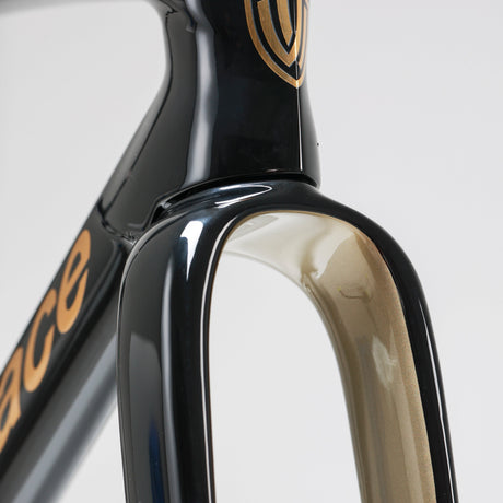 Cadre Winspace T1600 Ultra Obsidian Gold, détail de la fourche